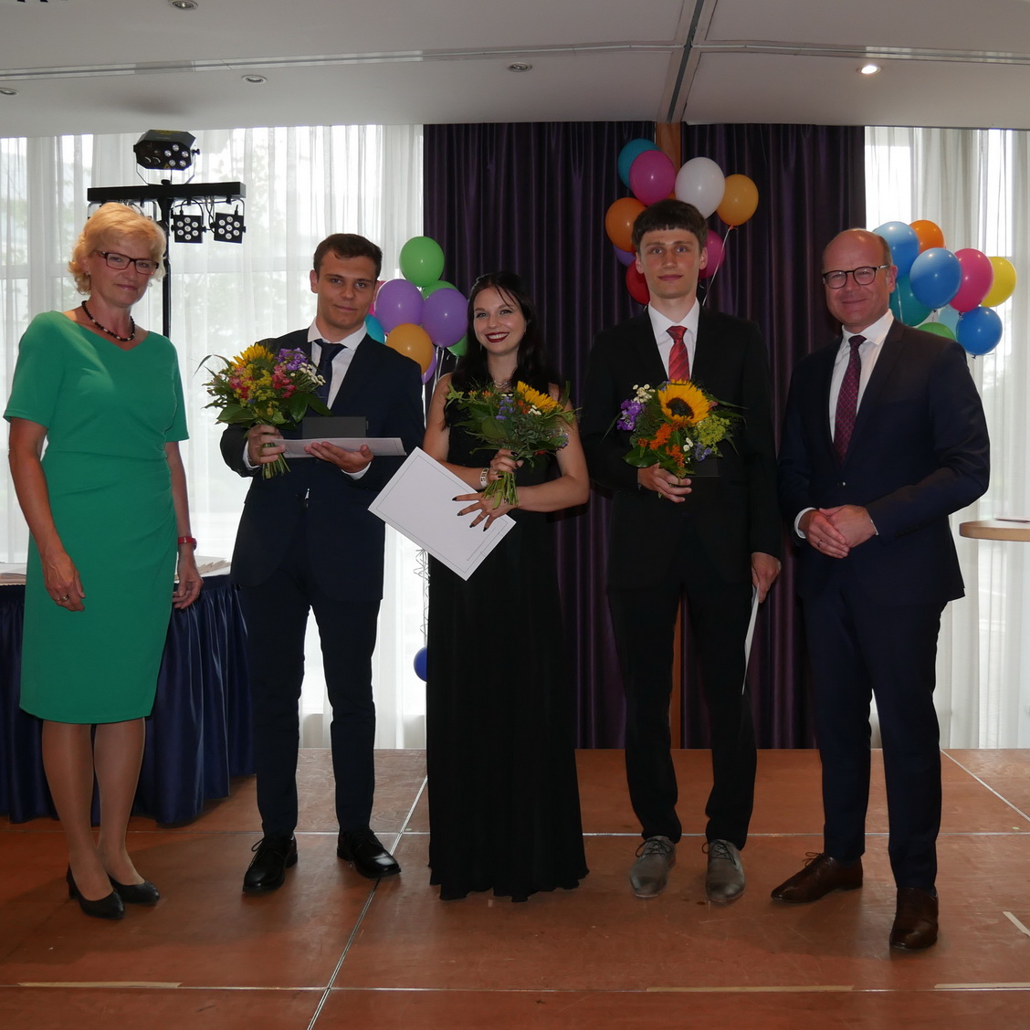 Was Trägt Man Als Gast Zum Abiball BSZ-Gastgewerbe Dresden – Feierliche Verleihung der Abiturzeugnisse